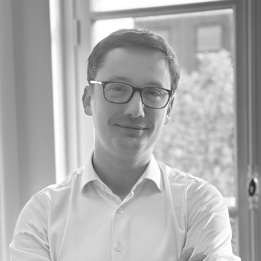 Portrait of Robin Mandel